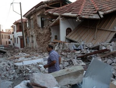 Συγκλονιστικές εικόνες από την περιοχή που εκκενώθηκε μετά από κατολίσθηση στη Λέσβο